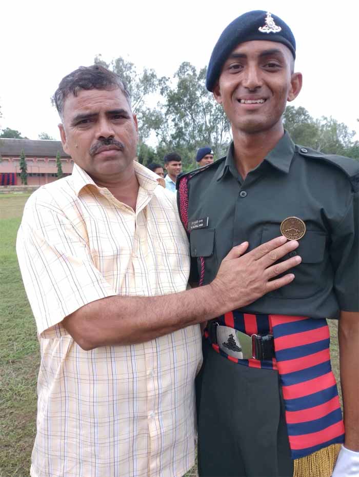 आतंकियों को ढेर करके अग्निवीर मुरली नाइक ने कर्तव्य की राह पर अपने प्राणों की आहुति दी. गांव में शोक की लहर, मिलेंगे ₹1.65 करोड़! आतंकियों को ढेर करके अग्निवीर मुरली नाइक ने कर्तव्य की राह पर अपने प्राणों की आहुति दी. गांव में शोक की लहर, मिलेंगे ₹1.65 करोड़!