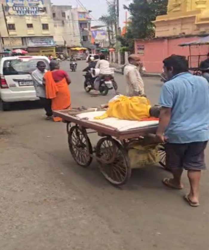 बैतूल जिले में रफ्तार का कहर, तेज रफ्तार कार ने बुजुर्ग को टक्कर मार दी, हादसे में बुजुर्ग गंभीर रूप से घायल बैतूल जिले में रफ्तार का कहर, तेज रफ्तार कार ने बुजुर्ग को टक्कर मार दी, हादसे में बुजुर्ग गंभीर रूप से घायल
