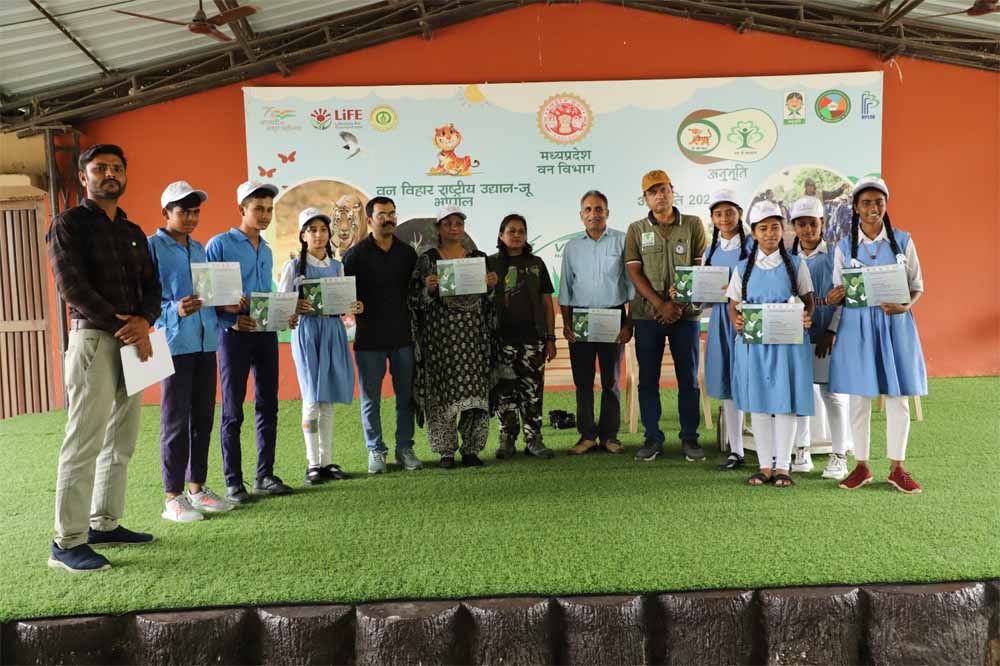 विश्व पर्यावरण दिवस के अवसर पर विद्यार्थियों का पक्षी अवलोकन विश्व पर्यावरण दिवस के अवसर पर विद्यार्थियों का पक्षी अवलोकन