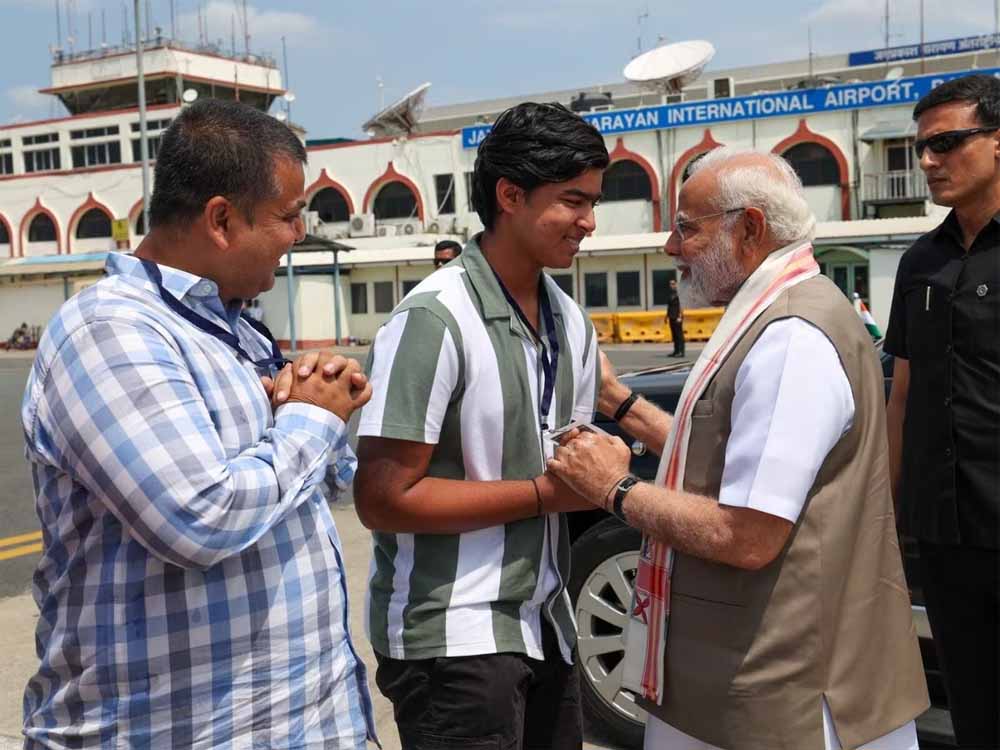 स्टार क्रिकेटर की हुई PM मोदी से मुलाकात, वैभव ने पैर छूकर लिया आशीर्वाद स्टार क्रिकेटर की हुई PM मोदी से मुलाकात, वैभव ने पैर छूकर लिया आशीर्वाद
