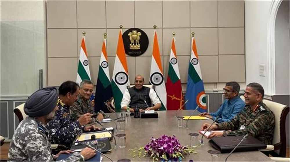 राजनाथ ने सीडीएस, तीनों सेना प्रमुखों के साथ की बैठक, सीमा पर ताजा स्थिति और सुरक्षा तैयारियों पर चर्चा हुई, समीक्षा की