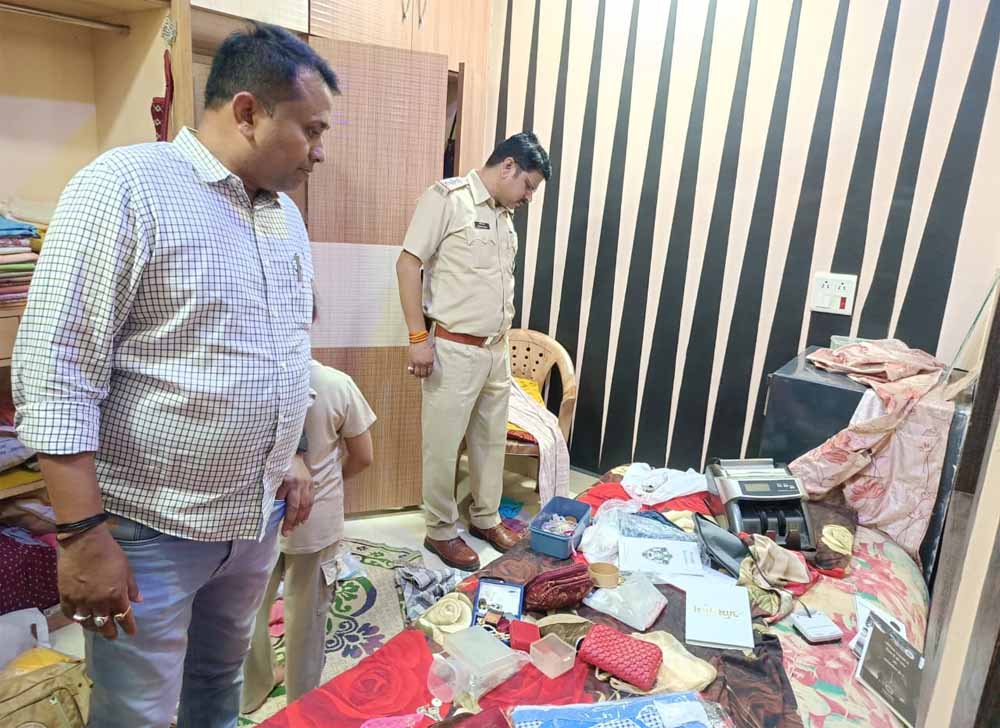 शहर में चोरी की वारदातें थमने का नाम नहीं ले रही, रतलाम के दो सूने मकानों में चोरी शहर में चोरी की वारदातें थमने का नाम नहीं ले रही, रतलाम के दो सूने मकानों में चोरी