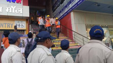 समदड़िया माल में गिरे बम, फायर फाइटर ने बुझाई आग, एनडीआरएफ की टीम आई, रेस्क्यु टीम ने घायलों को सुरक्षित निकाला