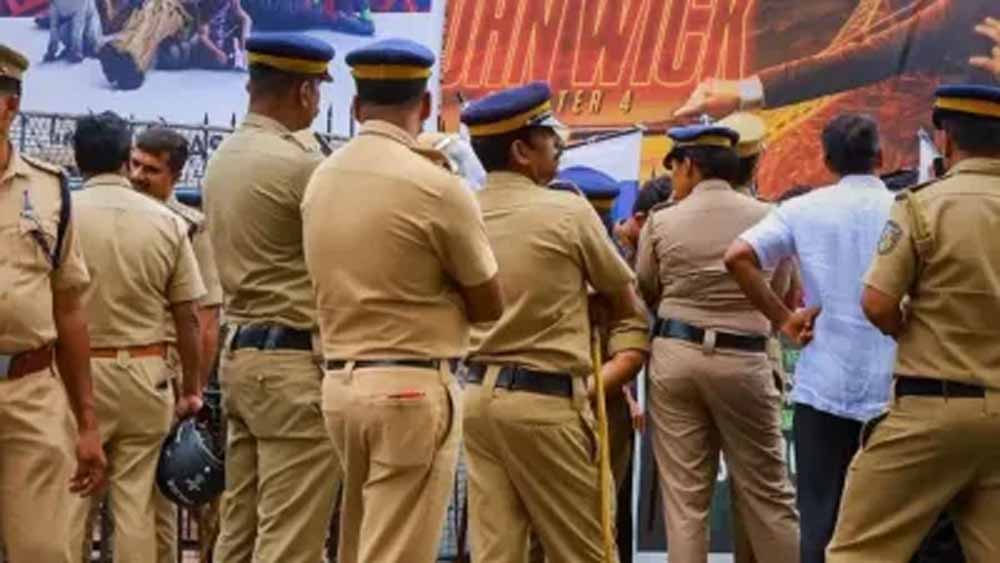 पुलिस अधीक्षक केशव कुमार ने बेवाना, कटका और मालीपुर में नये थानाध्यक्षों की तैनाती की पुलिस अधीक्षक केशव कुमार ने बेवाना, कटका और मालीपुर में नये थानाध्यक्षों की तैनाती की