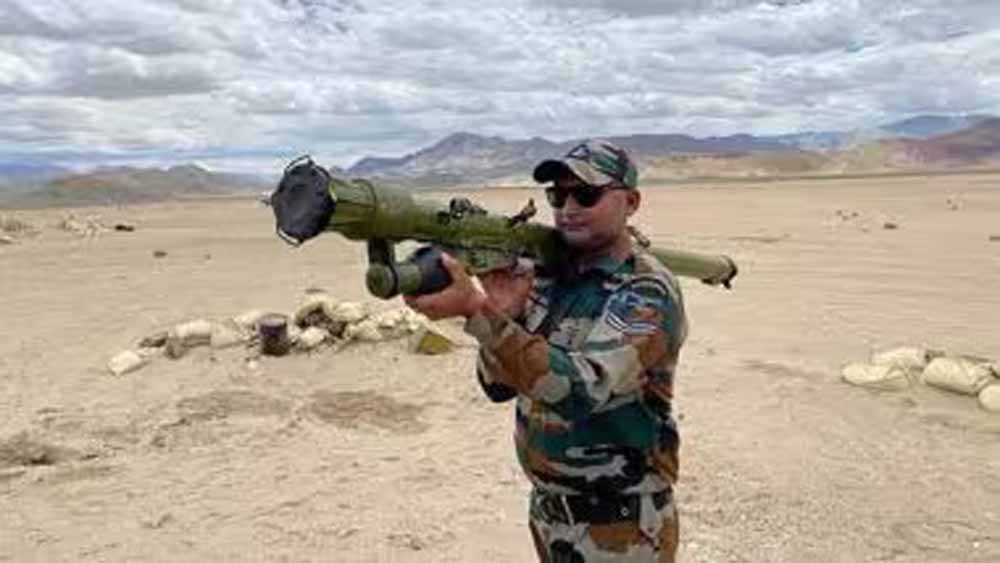 भारतीय सेना को मिला नया ‘Igla-S’ एयर डिफेंस सिस्टम, अब नहीं बचेंगे दुश्मन के ड्रोन और जेट! भारतीय सेना को मिला नया ‘Igla-S’ एयर डिफेंस सिस्टम, अब नहीं बचेंगे दुश्मन के ड्रोन और जेट!