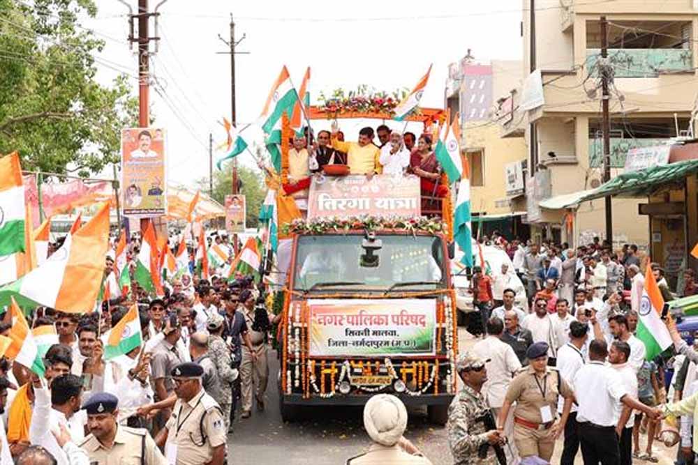 सिवनी मालवा में भारत के वीर सैनिकों के सम्मान में निकली तिरंगा यात्रा सिवनी मालवा में भारत के वीर सैनिकों के सम्मान में निकली तिरंगा यात्रा