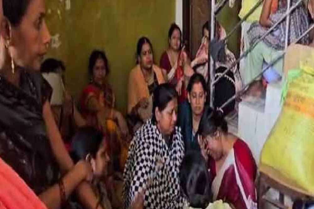 आइसक्रीम फैक्ट्री में गैस सिलेंडर के विस्फोट करने से एक टेक्नीशियन की मौत आइसक्रीम फैक्ट्री में गैस सिलेंडर के विस्फोट करने से एक टेक्नीशियन की मौत