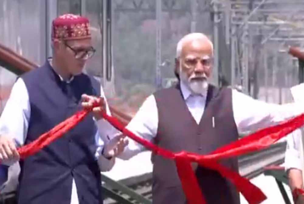 पीएम मोदी ने चिनाब नदी पर बने अद्वितीय चिनाब पुल को राष्ट्र को किया समर्पित पीएम मोदी ने चिनाब नदी पर बने अद्वितीय चिनाब पुल को राष्ट्र को किया समर्पित