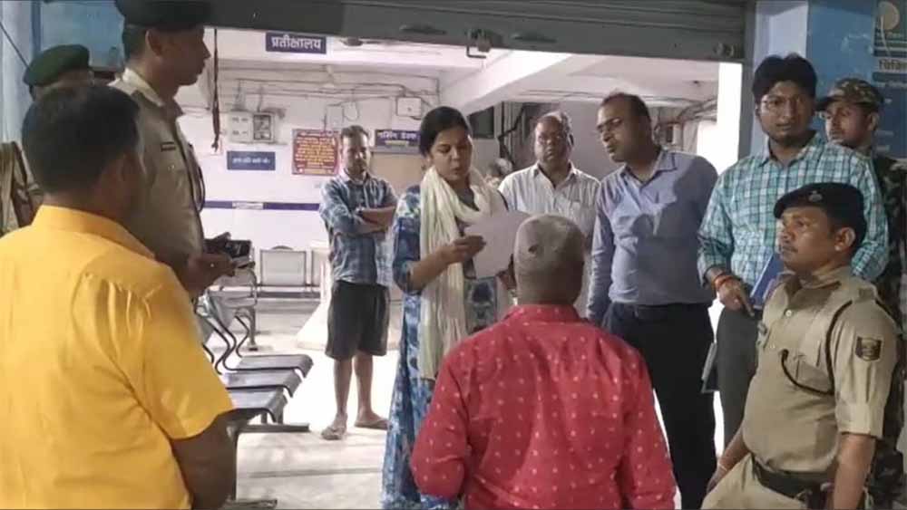 हाजीपुर के सदर अस्पताल का वैशाली डीएम वर्षा सिंह ने अचानक किया निरीक्षण, सेवाओं में सुधार के दिए निर्देश हाजीपुर के सदर अस्पताल का वैशाली डीएम वर्षा सिंह ने अचानक किया निरीक्षण, सेवाओं में सुधार के दिए निर्देश