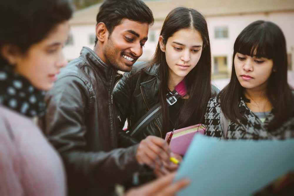 12वीं में कॉमर्स के बाद कर सकते हैं ये 7 कोर्स, कुछ ही साल में जमकर बरसेंगे पैसे! 12वीं में कॉमर्स के बाद कर सकते हैं ये 7 कोर्स, कुछ ही साल में जमकर बरसेंगे पैसे!