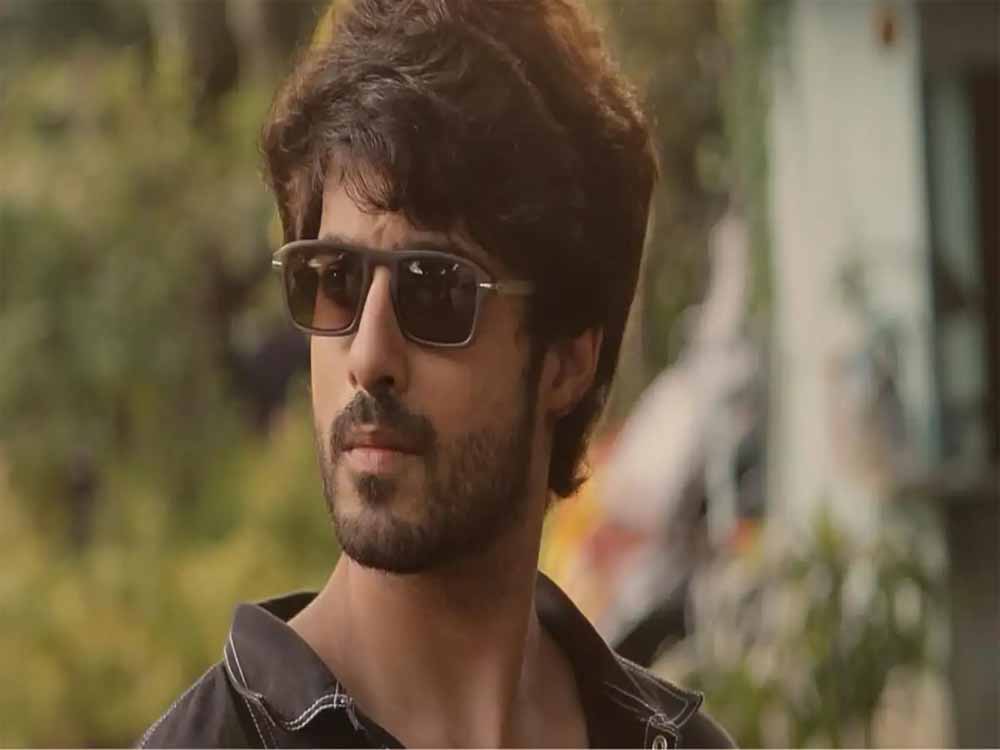 अबरार काज़ी ने शो ‘कभी नीम नीम कभी शहद शहद’ के लिए गाया रैप गाना ‘देवी गमलधारी’ अबरार काज़ी ने शो ‘कभी नीम नीम कभी शहद शहद’ के लिए गाया रैप गाना ‘देवी गमलधारी’