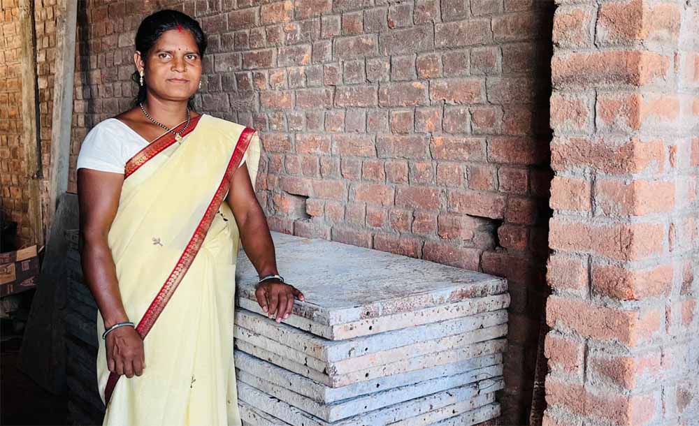 शासन की योजनाओं से सशक्त बनी जशपुर की उद्यमी महिला लालमती शासन की योजनाओं से सशक्त बनी जशपुर की उद्यमी महिला लालमती