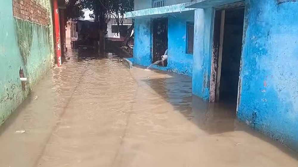 बरेली में भारी बारिश, जीवन अस्त-वियस्त, कई ट्रेनें प्रभावित