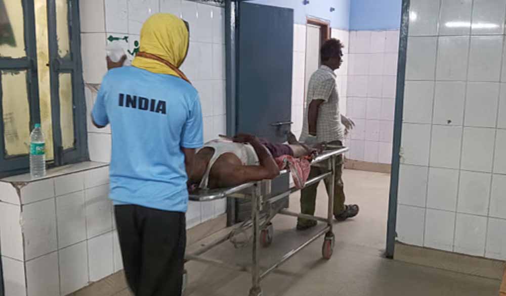 दो बाइक सवार बदमाशों ने युवक को मारी गोली,  इलाज जारी