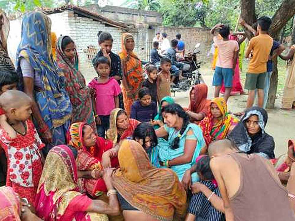 मधेपुरा में घर के दरवाजे पर सो रही महिला को अपराधियों ने मारी गोली, जांच में जुटी पुलिस मधेपुरा में घर के दरवाजे पर सो रही महिला को अपराधियों ने मारी गोली, जांच में जुटी पुलिस