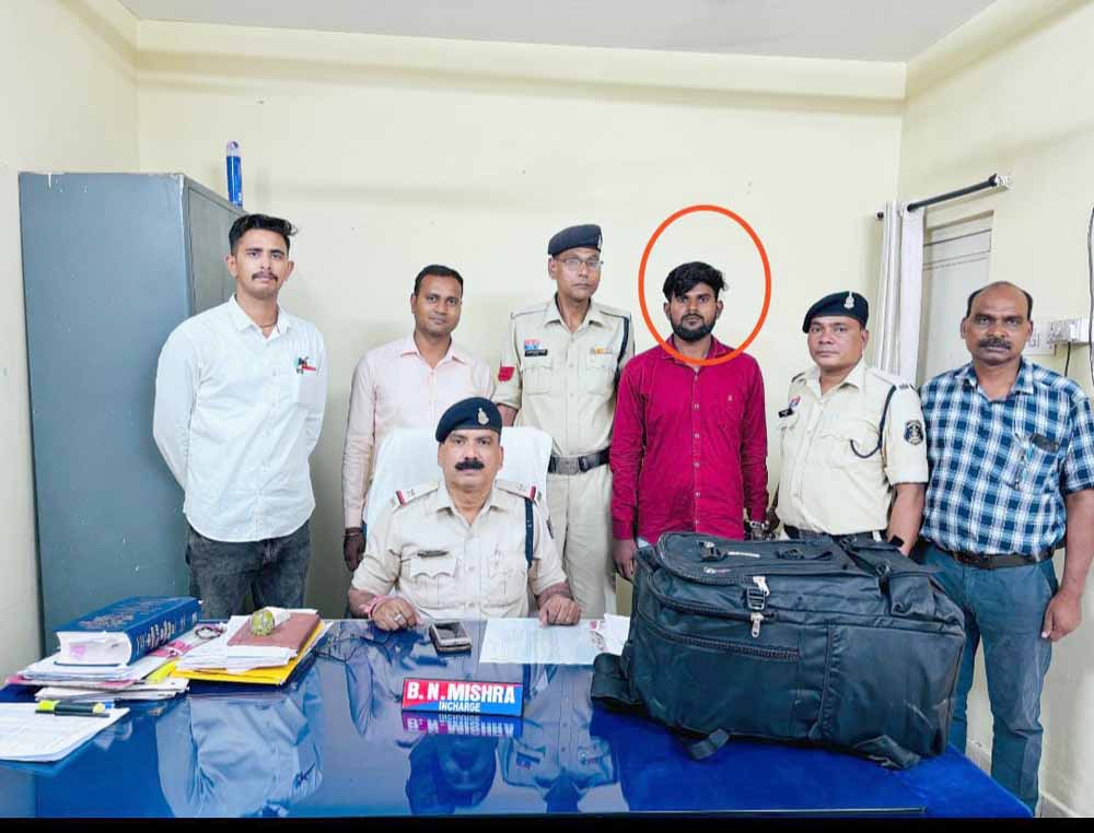 रायपुर रेलवे स्टेशन से गांजा तस्करी के आरोप में एक आरोपी को जीआरपी ने किया गिरफ्तार रायपुर रेलवे स्टेशन से गांजा तस्करी के आरोप में एक आरोपी को जीआरपी ने किया गिरफ्तार