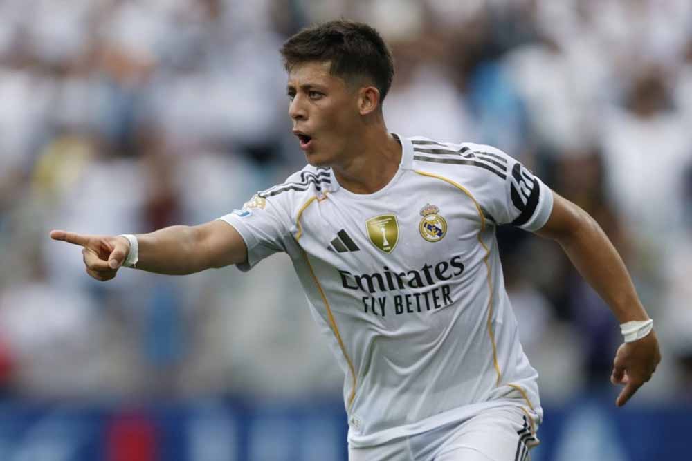 10 खिलाड़ियों के साथ रियल मैड्रिड ने पचुका को 3-1 से हराया 10 खिलाड़ियों के साथ रियल मैड्रिड ने पचुका को 3-1 से हराया