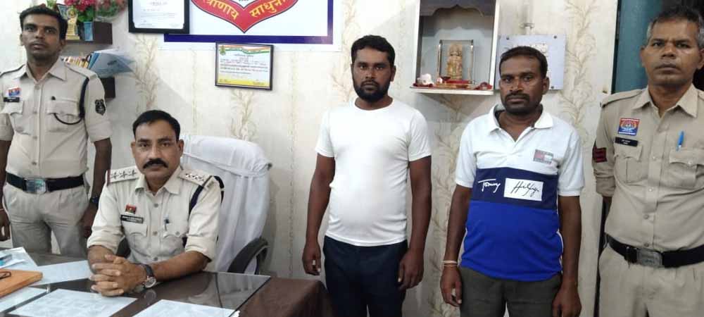 दो आरोपियो ने चौकी प्रभारी से की मारपीट, पुलिस ने किया गिरफ्तार दो आरोपियो ने चौकी प्रभारी से की मारपीट, पुलिस ने किया गिरफ्तार