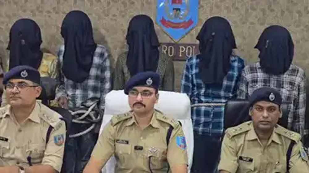 ज्वेलरी की दुकान में हुई लूट के मामले में पुलिस ने 6 लोगों को किया गिरफ्तार