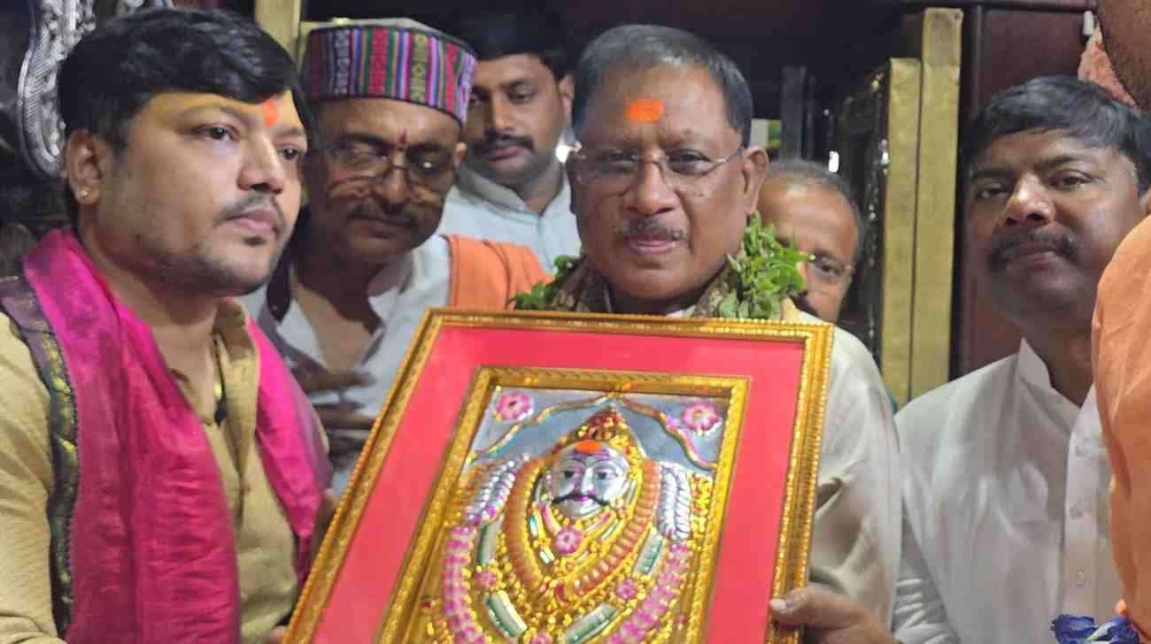 ‘काशी के कोतवाल’ श्री काल भैरव जी के दरबार में मुख्यमंत्री विष्णुदेव साय ने की पूजा-अर्चना ‘काशी के कोतवाल’ श्री काल भैरव जी के दरबार में मुख्यमंत्री विष्णुदेव साय ने की पूजा-अर्चना