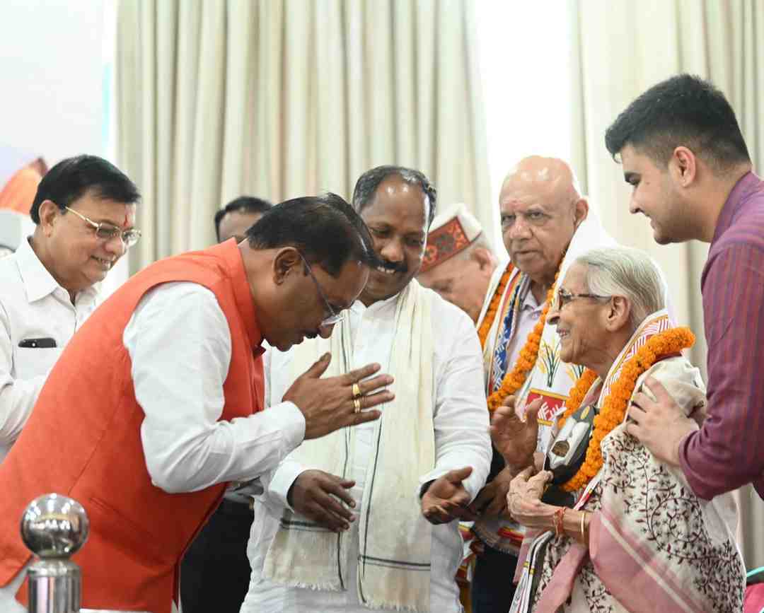 लोकतंत्र केवल एक शासन प्रणाली नहीं, बल्कि जीवन जीने की एक पद्धति,लोकतंत्र सेनानियों का संघर्ष हम सबके लिए प्रेरणास्रोत – मुख्यमंत्री विष्णु देव साय लोकतंत्र केवल एक शासन प्रणाली नहीं, बल्कि जीवन जीने की एक पद्धति,लोकतंत्र सेनानियों का संघर्ष हम सबके लिए प्रेरणास्रोत – मुख्यमंत्री विष्णु देव साय