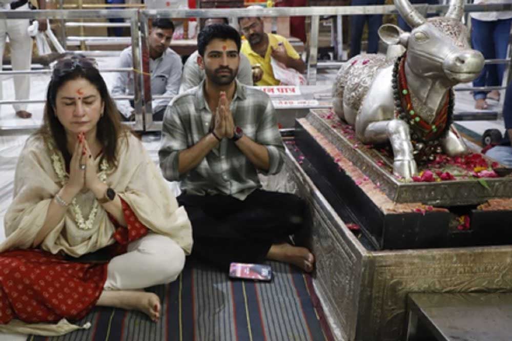 महाकाल के दरबार में बेटे संग पहुंची अभिनेत्री कुनिका सदानंद, कहा- धन्य हो गई दर्शन पाकर