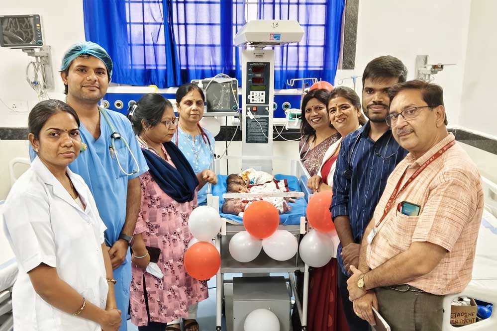 भोपाल की ज्योति ने 4 प्रीमैच्योर बच्चों को दिया था जन्म, 60 दिन विशेष इलाज के बाद किया गया डिस्चार्ज भोपाल की ज्योति ने 4 प्रीमैच्योर बच्चों को दिया था जन्म, 60 दिन विशेष इलाज के बाद किया गया डिस्चार्ज