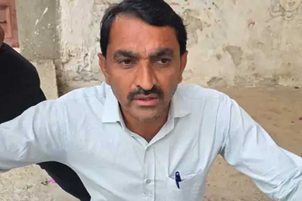रिश्वत लेते धराया पंचायत सचिव, मुख्यमंत्री आवास योजना की किश्त जारी करने मांगी थी रिश्वत लेते धराया पंचायत सचिव, मुख्यमंत्री आवास योजना की किश्त जारी करने मांगी थी