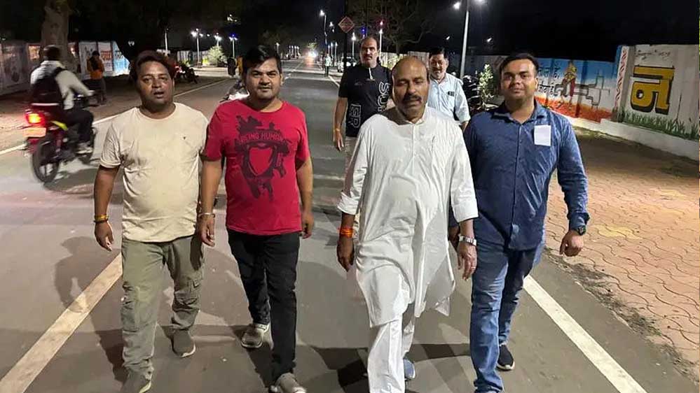 दमोह शहर की सड़कों पर घूमे केंद्रीय मंत्री खटीक ने लोगों से मुलाकात की और उनका हालचाल जाना दमोह शहर की सड़कों पर घूमे केंद्रीय मंत्री खटीक ने लोगों से मुलाकात की और उनका हालचाल जाना