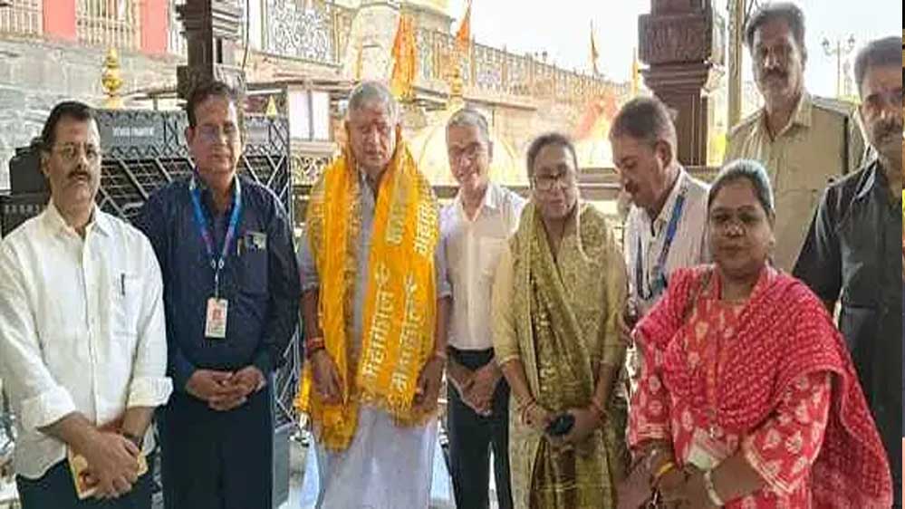 केंद्रीय मिनिस्टर राजीव रंजन ने किए महाकाल के दर्शन, चांदी द्वार से पूजन, नंदी हॉल में लगाया ध्यान केंद्रीय मिनिस्टर राजीव रंजन ने किए महाकाल के दर्शन, चांदी द्वार से पूजन, नंदी हॉल में लगाया ध्यान