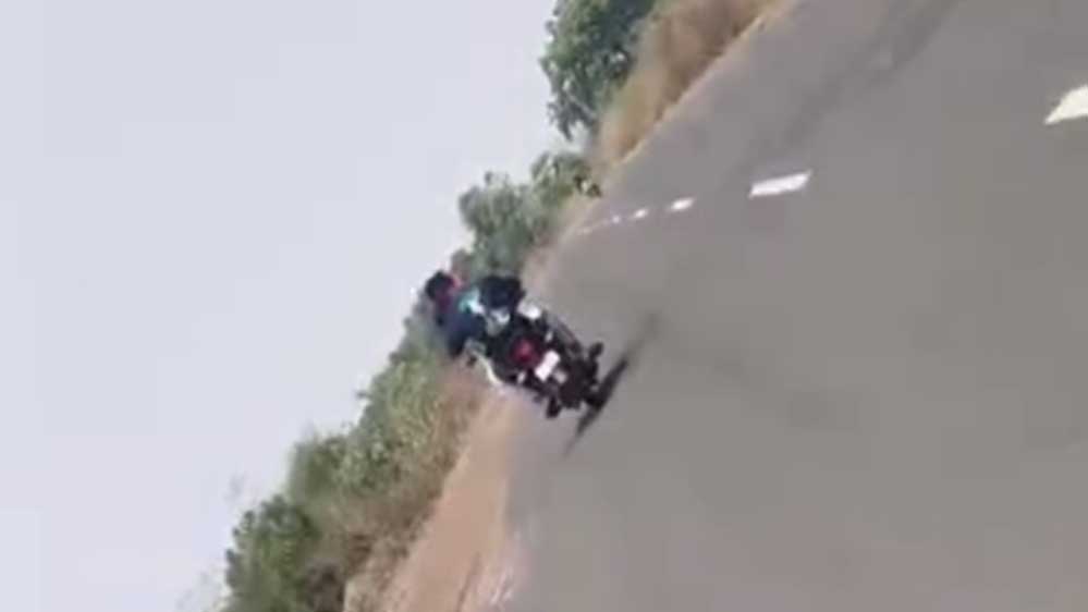 मंडला में युवती का अपहरण, दो बदमाशों ने उसे जबरन बाइक पर बैठाकर ले गए मंडला में युवती का अपहरण, दो बदमाशों ने उसे जबरन बाइक पर बैठाकर ले गए
