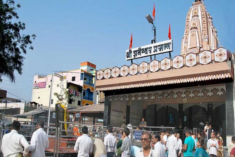 शनि शिंगणापुर मंदिर से निकाले गए 114 मुस्लिम कर्मचारी, लंबे समय से थी मांग