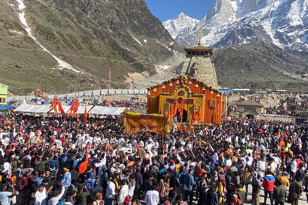 बाबा केदार के दर्शन करने वाले श्रद्धालुओं की संख्या 10 लाख पार, मंदिर की आरती में उमड़ रहे भक्त