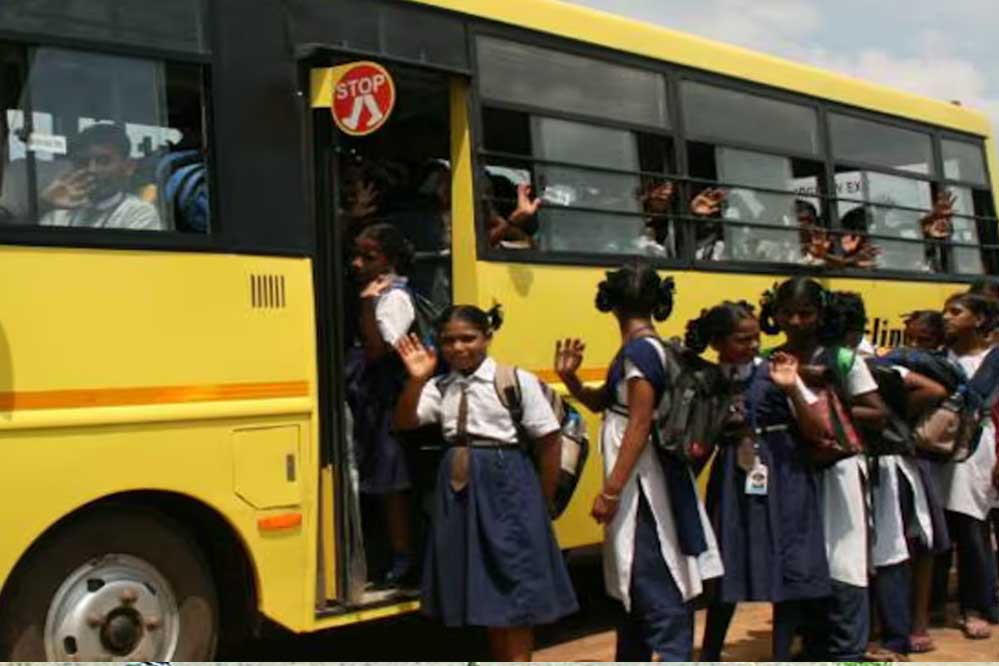 नोएडा में बच्चों को स्कूल लाने-ले जाने वाली अनफिट बसों पर कार्रवाई की तैयारी,  समाप्त होगी स्कूल की मान्यता