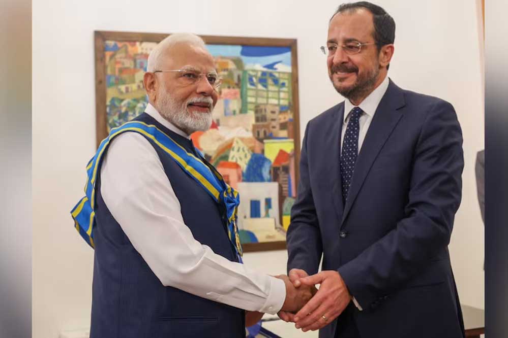 PM मोदी को साइप्रस का सर्वोच्च नागरिक सम्मान, बोले- ये हमारी दोस्ती का प्रतीक है PM मोदी को साइप्रस का सर्वोच्च नागरिक सम्मान, बोले- ये हमारी दोस्ती का प्रतीक है