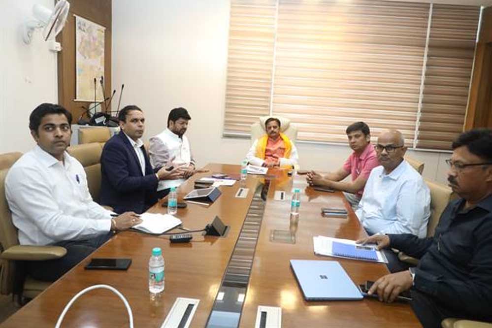 उप मुख्यमंत्री शुक्ल से ट्रिवीट्रॉन हेल्थकेयर के प्रतिनिधि मंडल ने की सौजन्य भेंट उप मुख्यमंत्री शुक्ल से ट्रिवीट्रॉन हेल्थकेयर के प्रतिनिधि मंडल ने की सौजन्य भेंट