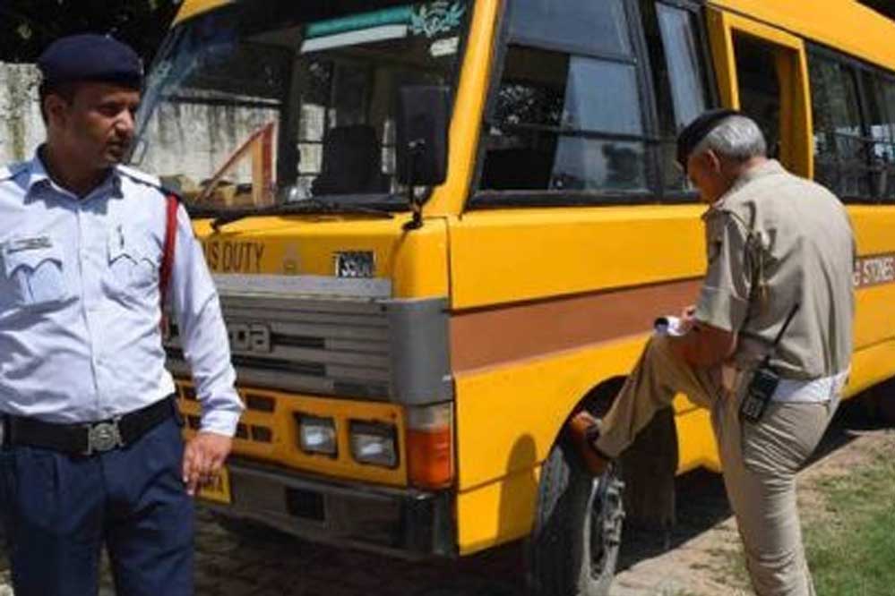 महासमुंद : स्कूल बसों का भौतिक निरीक्षण 22 जून को, शिविर सरायपाली में आयोजित महासमुंद : स्कूल बसों का भौतिक निरीक्षण 22 जून को, शिविर सरायपाली में आयोजित