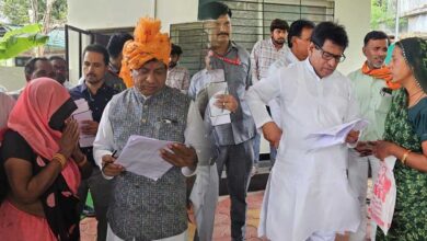 जनसुनवाई में बताई समस्या के हल होने पर रामपुराकला के ग्रामीणों ने जनसुनवाई में पहुच कर विधायक गोपालसिंह इंजीनियर का किया सम्मान