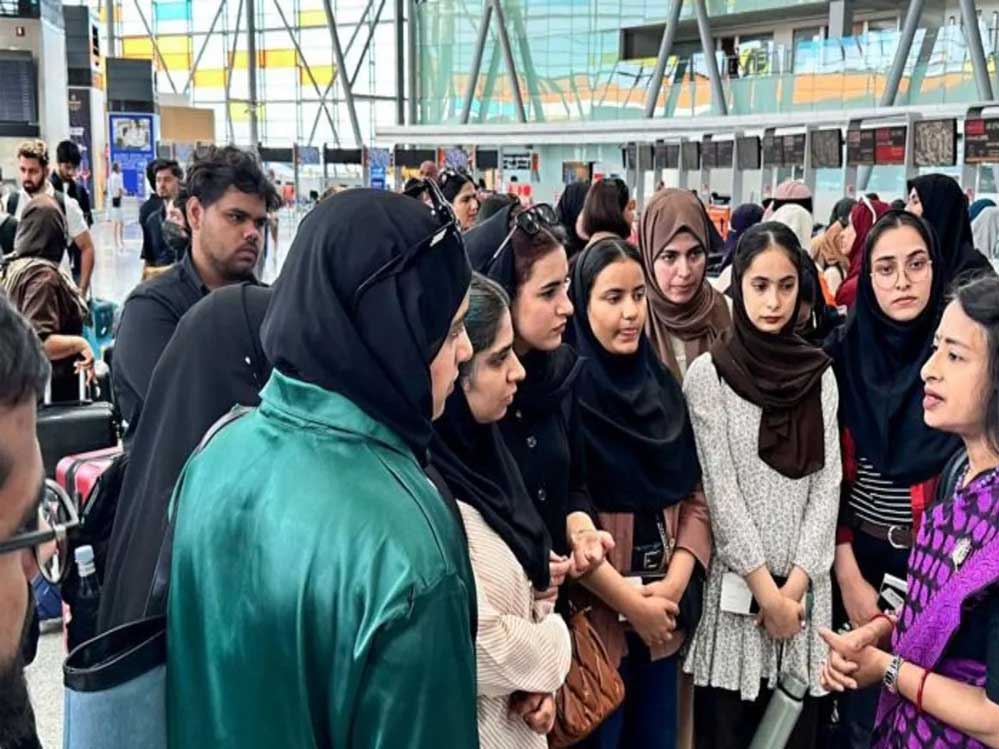ईरान में फंसे 110 भारतीय स्टूडेंट्स लौटे भारत, ऑपरेशन सिंधु के तहत हुई वापसी