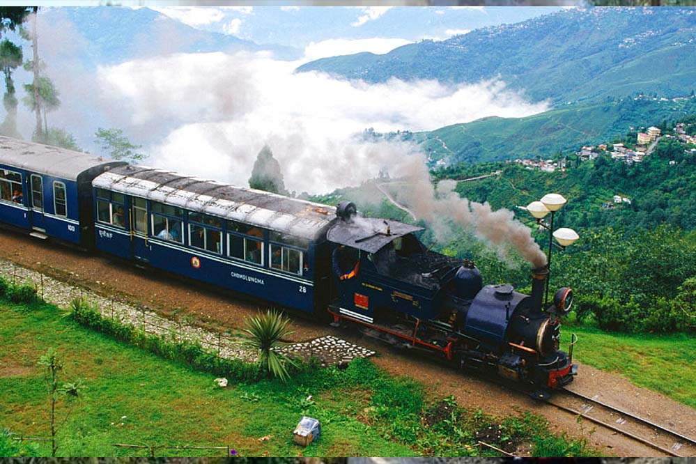 कालका-शिमला रेलवे ट्रैक पर चल रहा रेल खंड का काम, 12 जून तक सिर्फ तारा देवी तक ही चलेगी टॉय ट्रेन कालका-शिमला रेलवे ट्रैक पर चल रहा रेल खंड का काम, 12 जून तक सिर्फ तारा देवी तक ही चलेगी टॉय ट्रेन