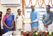 राज्यपाल रमेन डेका ने मोहला मानपुर अंबागढ़ जिले में प्रशासनिक अधिकारियों की ली बैठक