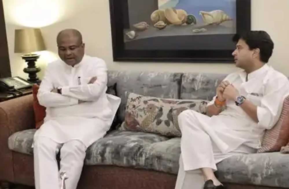 अशोकनगर में केंद्रीय विद्यालय खुलने का रास्ता साफ, मिली बड़ी सौगात, सिंधिया का प्रयास या केपी यादव की मेहनत अशोकनगर में केंद्रीय विद्यालय खुलने का रास्ता साफ, मिली बड़ी सौगात, सिंधिया का प्रयास या केपी यादव की मेहनत