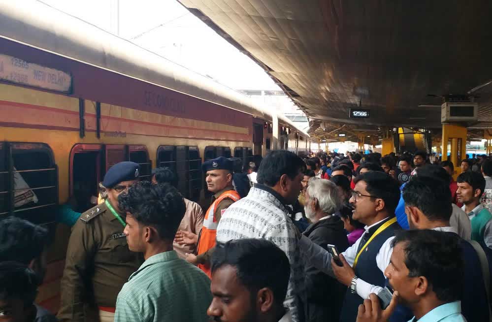 रेल मंत्रालय ने बदल दिया नियम, अब थोक भाव में जारी नहीं होगा वेटलिस्टेड टिकट रेल मंत्रालय ने बदल दिया नियम, अब थोक भाव में जारी नहीं होगा वेटलिस्टेड टिकट