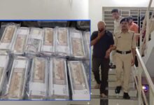 जबलपुर पुलिस ने नकली नोट सप्लाई करने वाले गिरोह का पर्दाफाश किया,15 लाख रुपए के नकली नोट किए बरामद, दो गिरफ्तार