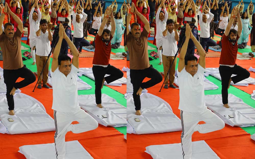 उपमुख्यमंत्री देवड़ा के मुख्य आतिथ्य में हुआ देवास में सामूहिक योग कार्यक्रम उपमुख्यमंत्री देवड़ा के मुख्य आतिथ्य में हुआ देवास में सामूहिक योग कार्यक्रम
