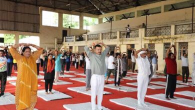 शरीर और मन को स्वस्थ रखने के लिए योग करें : स्कूल शिक्षा मंत्री सिंह