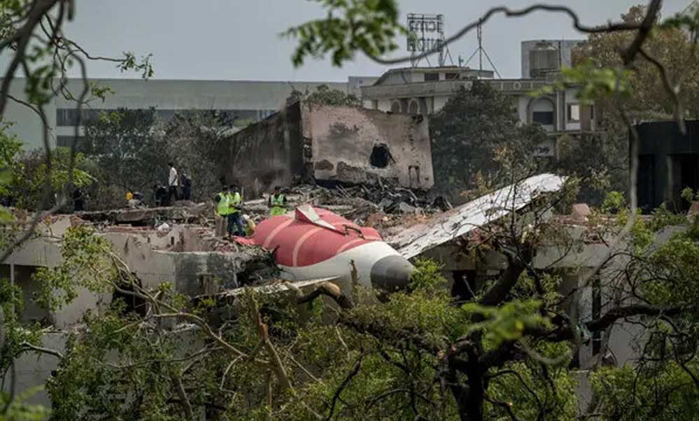 अहमदाबाद Air India क्रैश मामले में डीएनए टेस्ट से 247 पीड़ितों की पहचान, 232 शव परिजनों को सौंपे गए अहमदाबाद Air India क्रैश मामले में डीएनए टेस्ट से 247 पीड़ितों की पहचान, 232 शव परिजनों को सौंपे गए
