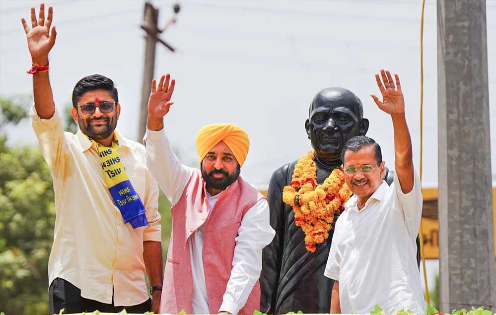 गुजरात : विसवादर सीट पर गोपाल इटालिया की बड़ी जीत, बीजेपी नहीं खिला पाई कमल गुजरात : विसवादर सीट पर गोपाल इटालिया की बड़ी जीत, बीजेपी नहीं खिला पाई कमल
