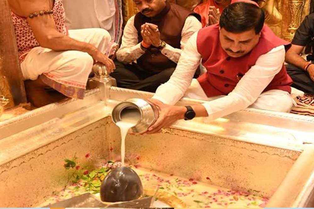 मुख्यमंत्री डॉ. यादव ने वाराणसी में किये बाबा काशी विश्वनाथ के दर्शन मुख्यमंत्री डॉ. यादव ने वाराणसी में किये बाबा काशी विश्वनाथ के दर्शन