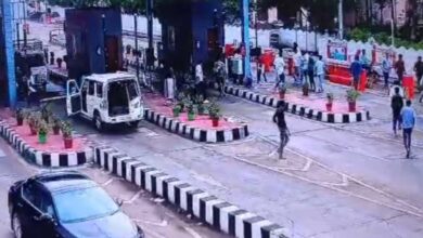 सीहोर :अमलाहा टोल प्लाजा पर गाड़ी मालिकों और टोल कर्मचारियों के बीच मारपीट, 10 से ज्यादा लोगों पर FIR